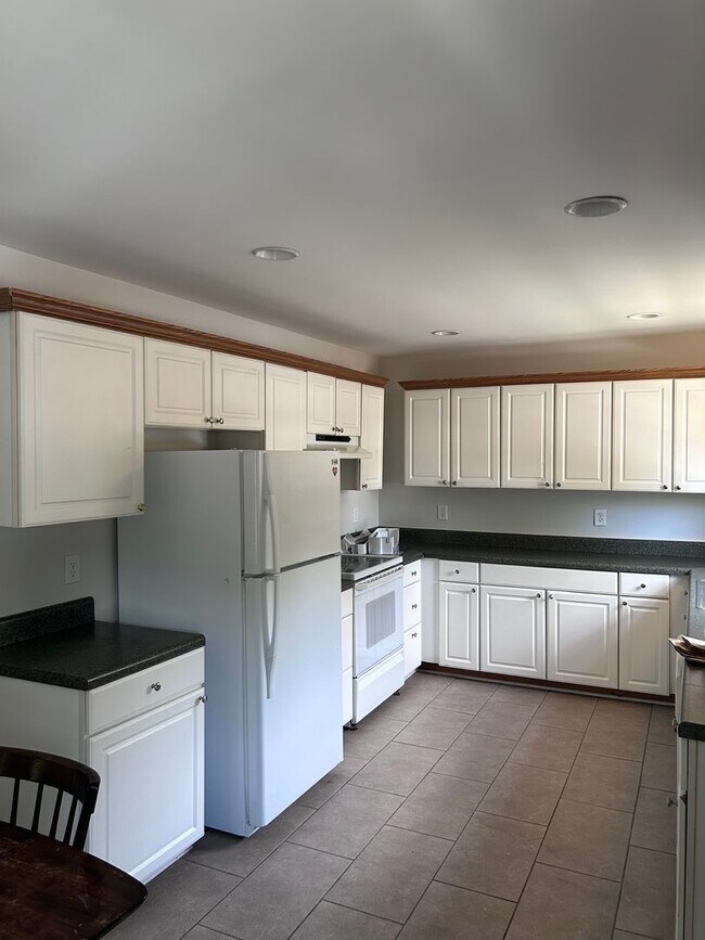 Foto del edificio - Charming 4-Bedroom Rancher in Reedy Creek!
