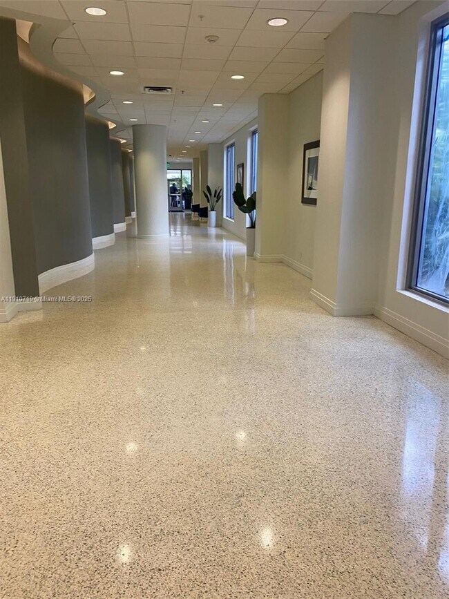 Foto del edificio - 4001 S Ocean Dr