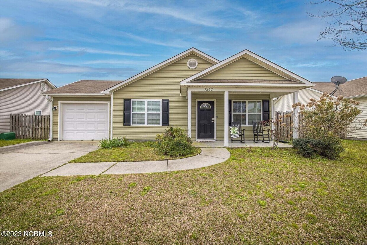 Foto principal - Wonderful 3 bedroom home in the highly ame...