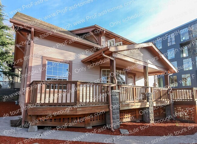 Foto del edificio - Historic Elevated Home