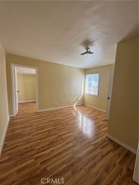 Foto del edificio - 3913 W 118th St