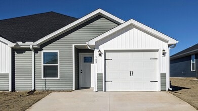 Building Photo - 723 Short Leaf Ln