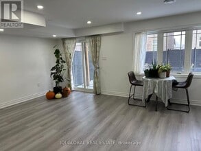 Building Photo - 50 Drizzel Cres