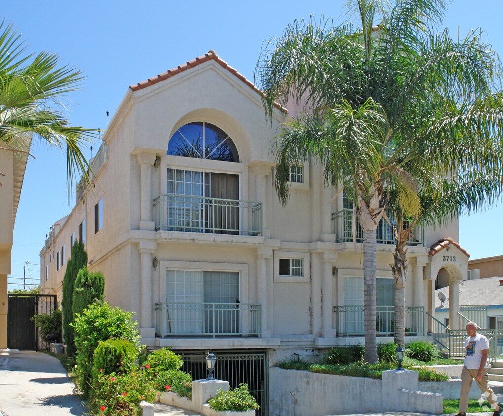 Building Photo - 3712 S Bentley Ave