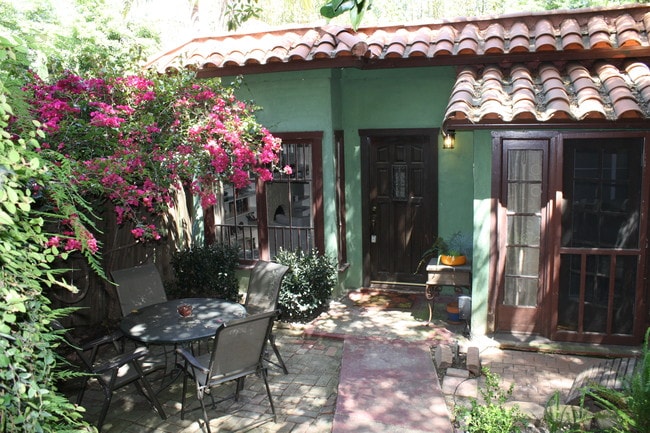Building Photo - 2172 Vista Del Mar Ave