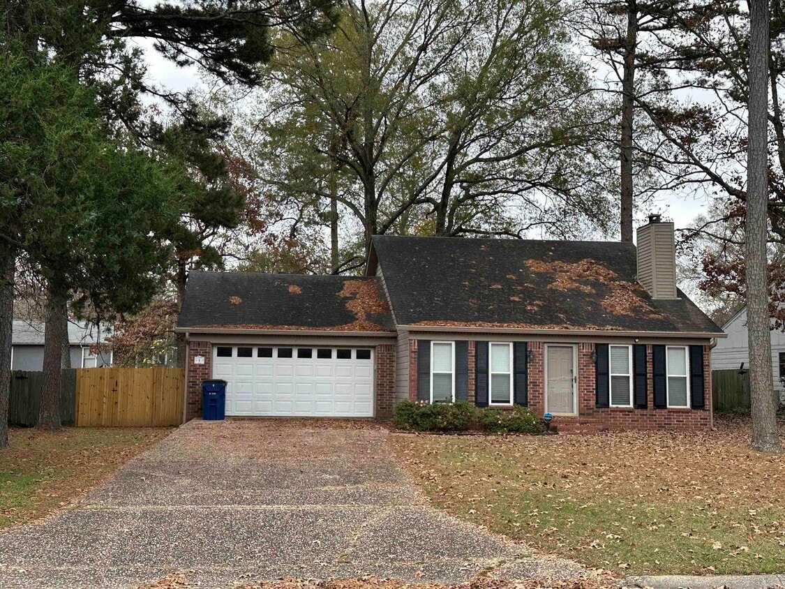 Primary Photo - 9 Oak Forest Dr