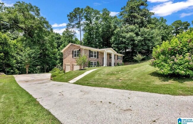 Foto del edificio - 2836 Vestavia Forest Pl