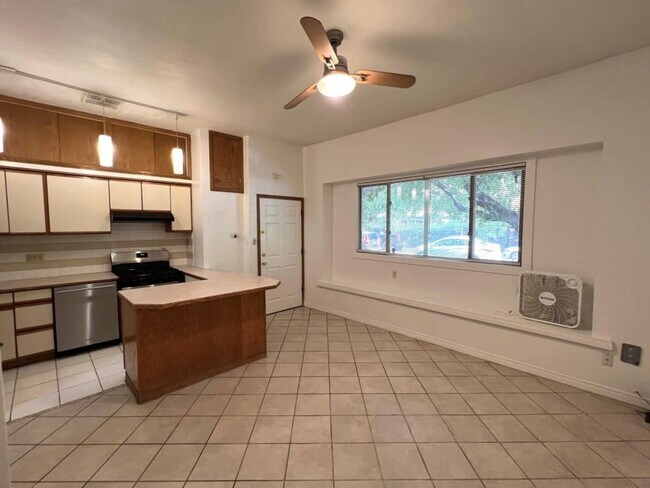 Building Photo - Preleasing One Bedroom on the Hill