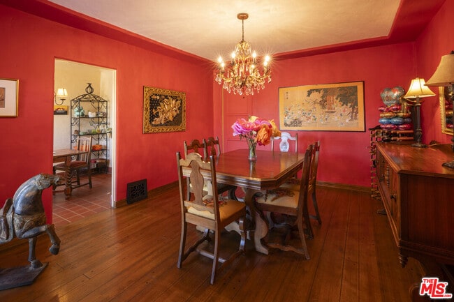 Building Photo - 2005 Holmby Ave