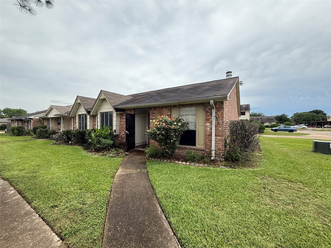 Primary Photo - 6387 S Briar Bayou Dr