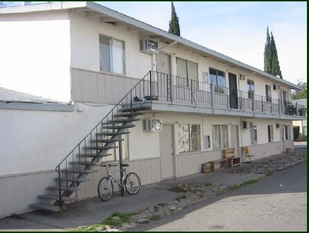 Building Photo - 1439 Phoenix Dr