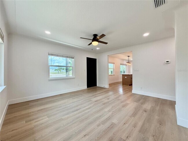 Foto del edificio - 2844 30th Ave N