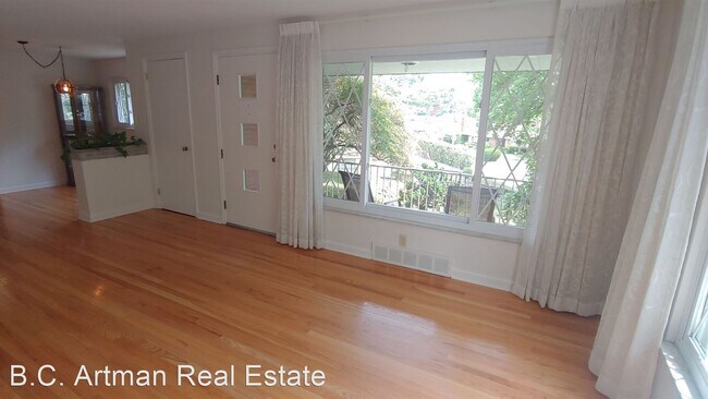 Building Photo - 3 br, 1 bath House - 2440 Red Oak Drive