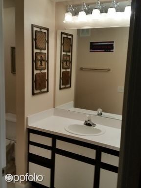 Building Photo - 7423 S Quail Cir