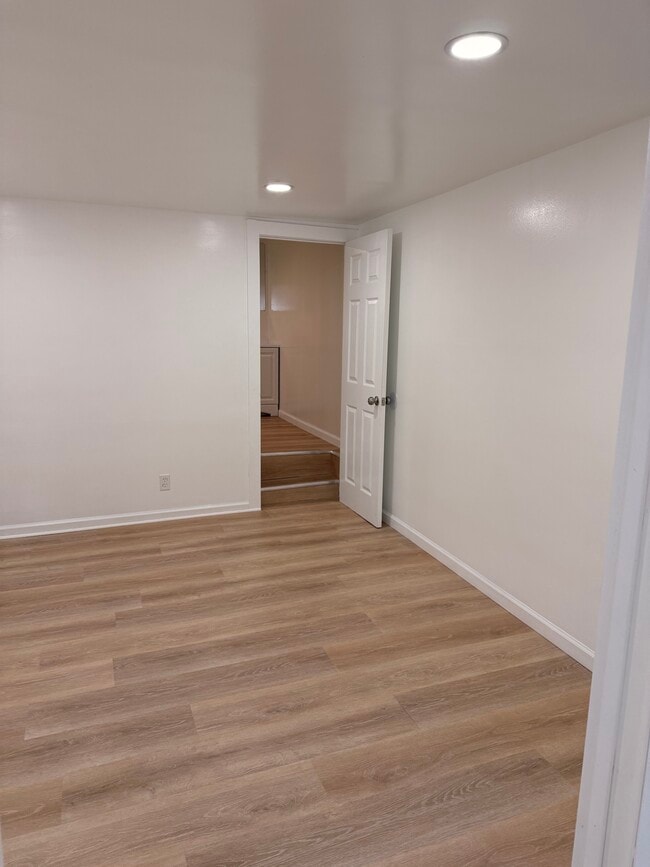 Building Photo - 116 Grove St