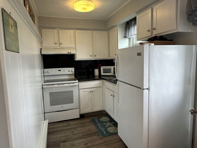 Foto del edificio - 595 Succotash Rd