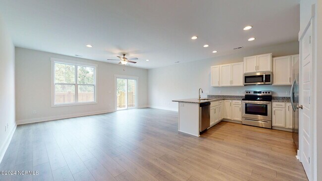 Building Photo - 143 Aspen Rd