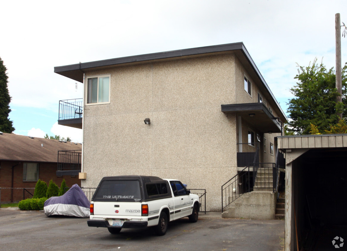 Building Photo - Crown Hill Apartments