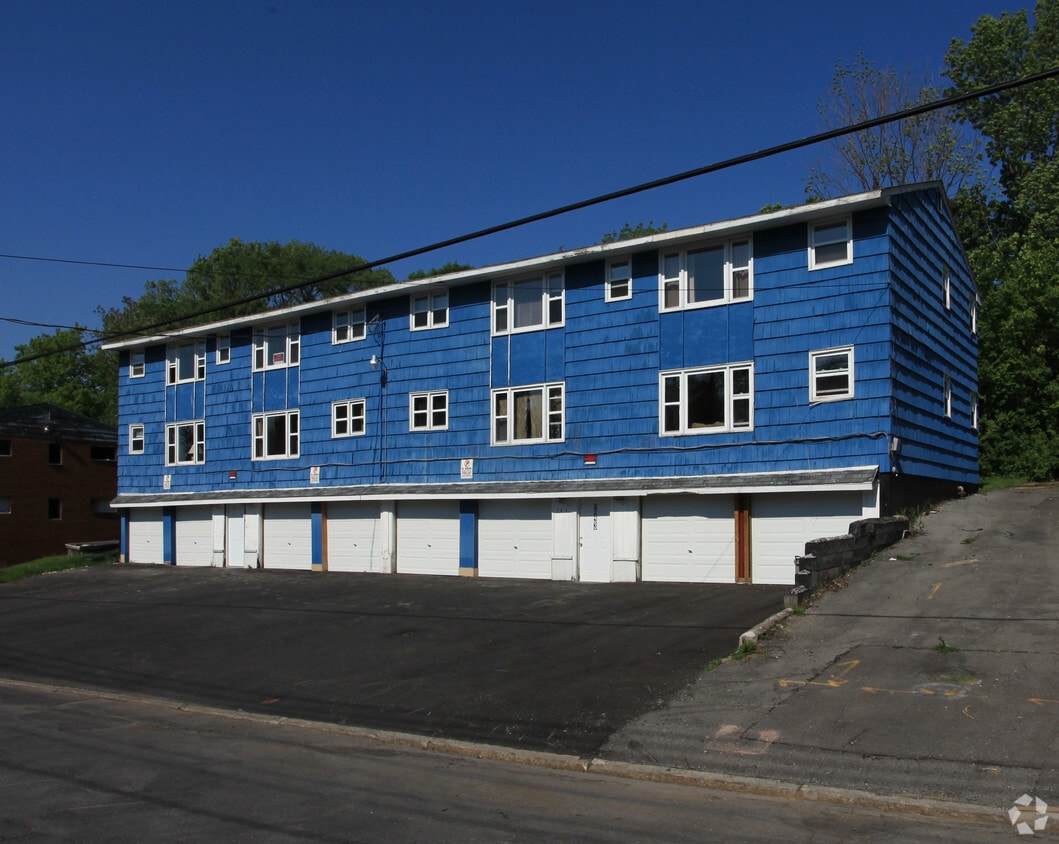 Building Photo - 243 Croly St