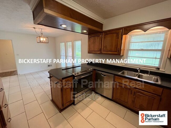 Building Photo - 3260 Junaluska Dr