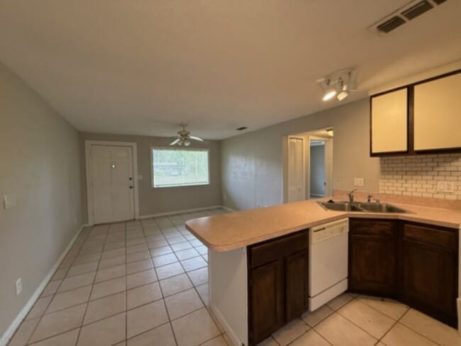 Foto del edificio - Great Value for 3 Bedroom with Large Fence...
