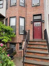 Building Photo - 121.5 Cottage St