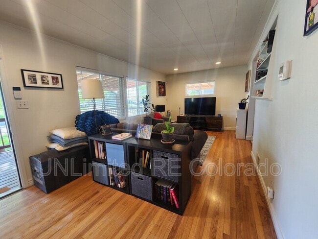 Photo - 945 N Paris St House