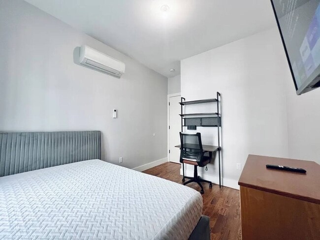 Foto del edificio - 325 Putnam Ave