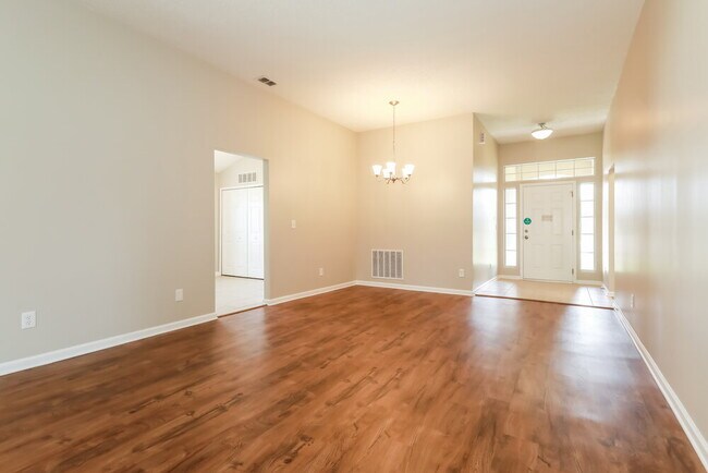 Foto del edificio - 2600 Creek Ridge Dr