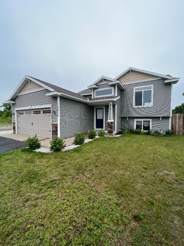 Building Photo - 12470 42nd Ave