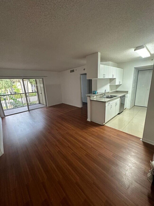 Foto del edificio - 470 S Park Rd