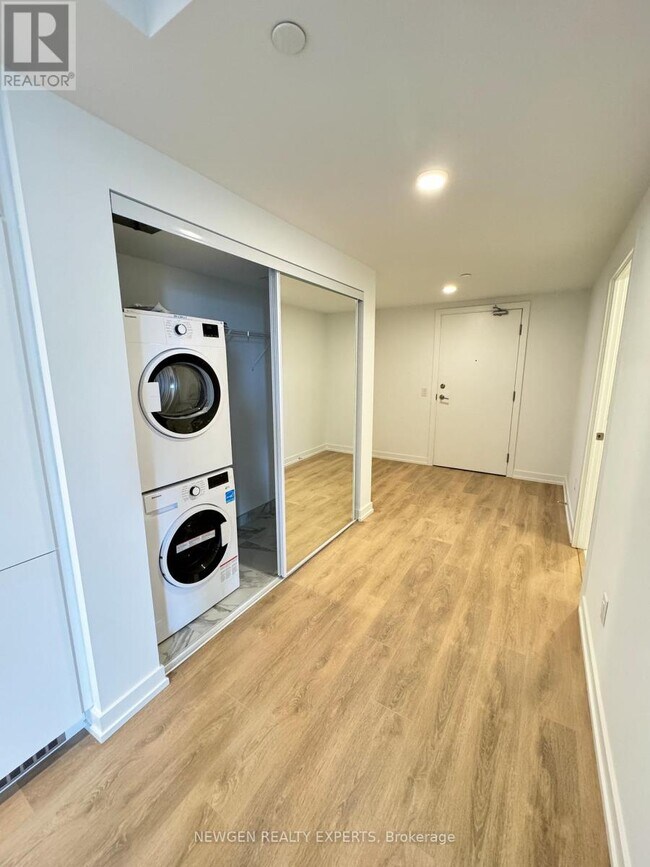 Photo du bâtiment - 1100 Sheppard Ave W