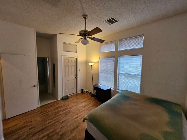 Building Photo - 2802 Nueces St