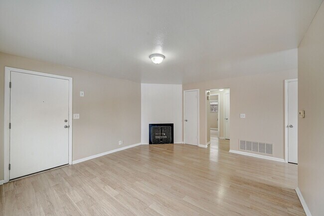 Sala de estar 1 - 158 W 300 N