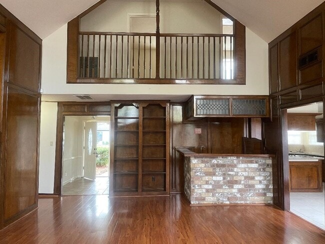 Building Photo - 2274 Woodland Springs St