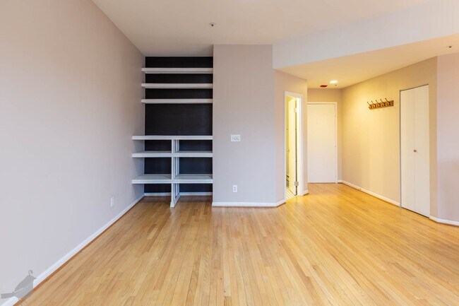 Foto del edificio - Spacious Two Bedroom Off 14th St. Corridor!