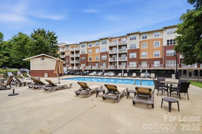 Foto del edificio - 1000 E Woodlawn Rd