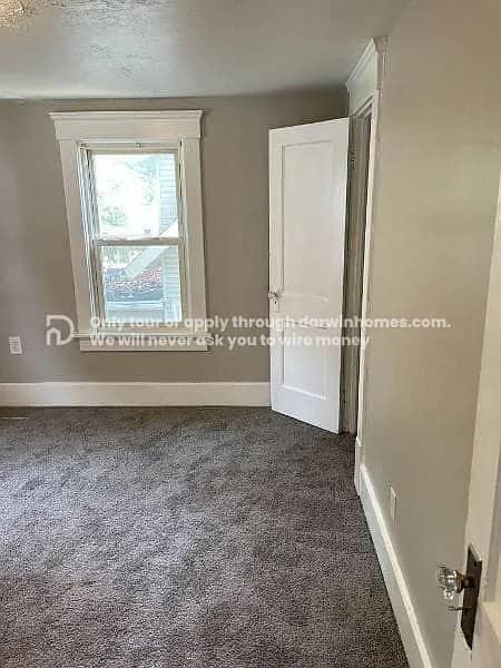 Foto del edificio - 1247 Hoover Pl NW