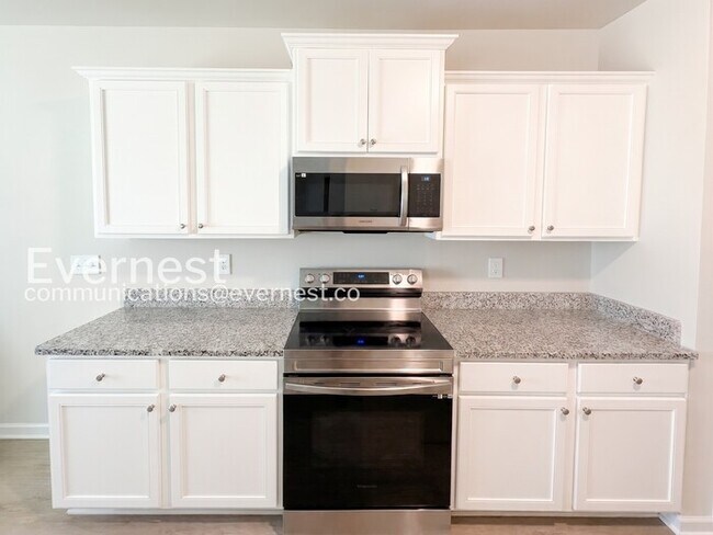 Foto del edificio - 3-Bed/2.5-Bath/ Pet Friendly/Available Soon!
