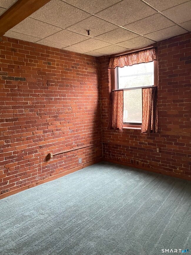 Building Photo - 222 Williams St E