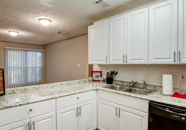 Foto del edificio - Room in Apartment on Stanton Rd SW