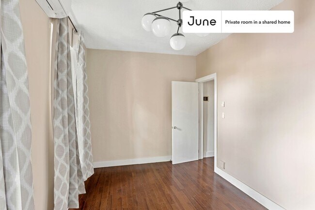 Foto del edificio - Room in Shared 3 bed/1 bath home in Prospect Park South
