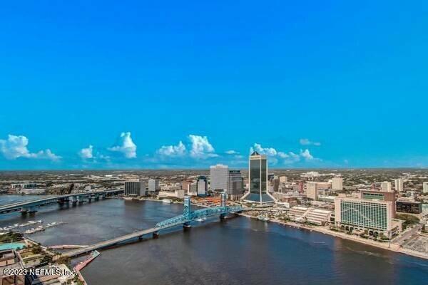 Primary Photo - 1431 Riverplace Blvd