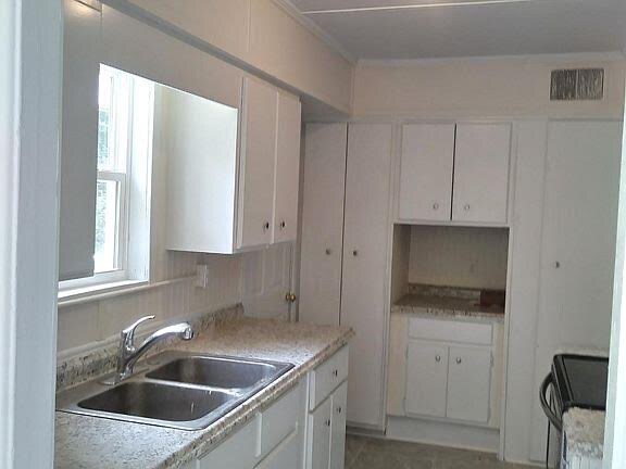 Building Photo - 650 Hutchinson Dr
