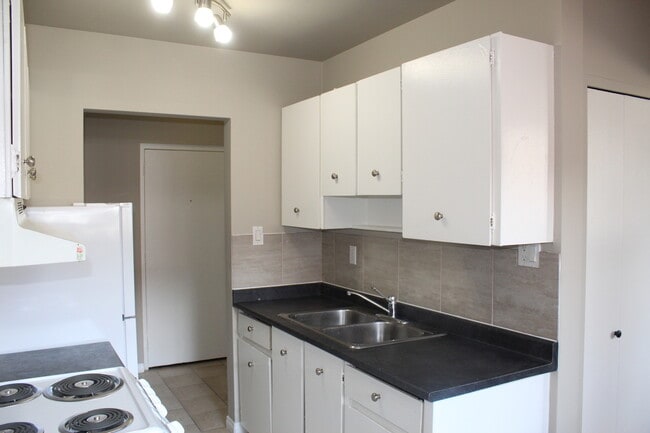 Building Photo - Malibu House Apartments