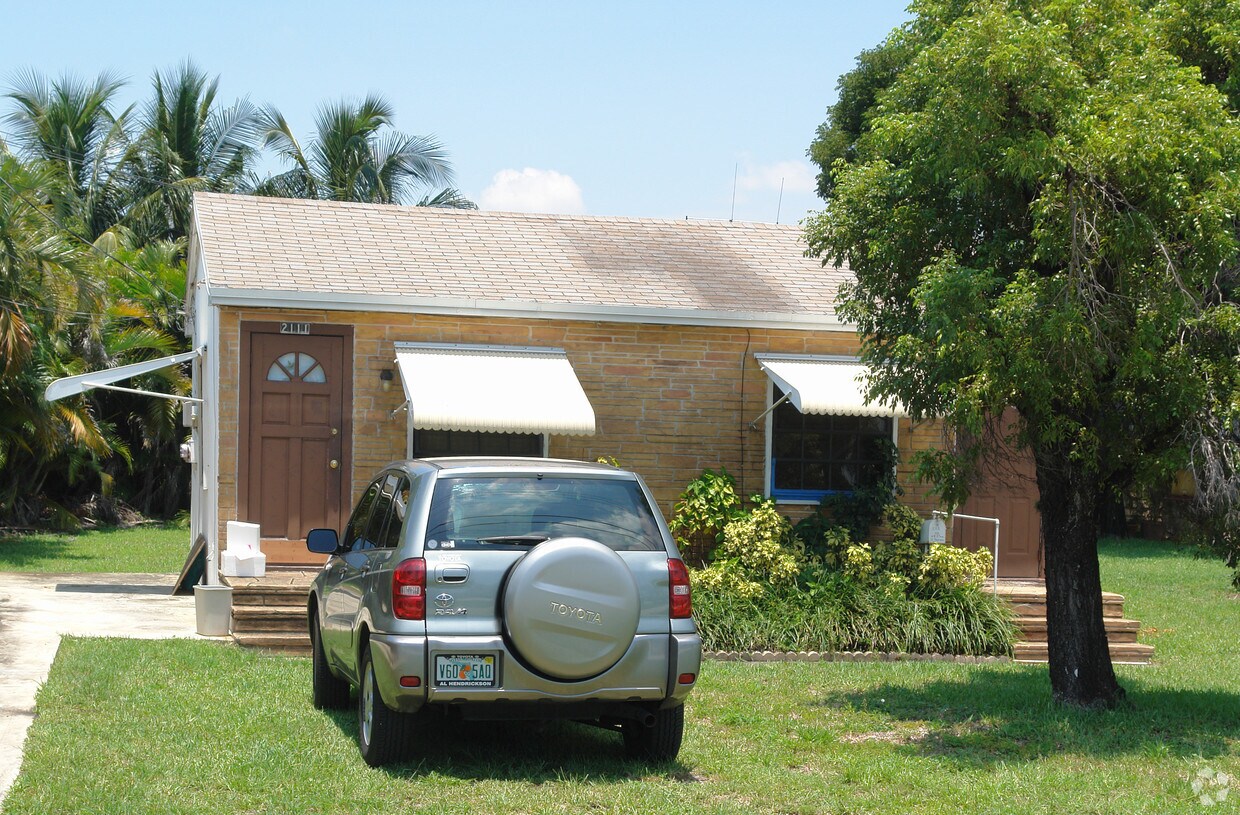 Foto del edificio - 2111-2119 NE 5th Ave