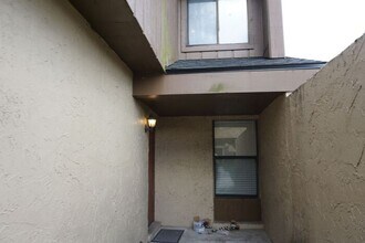 Building Photo - 5492 Pinehaven Ct