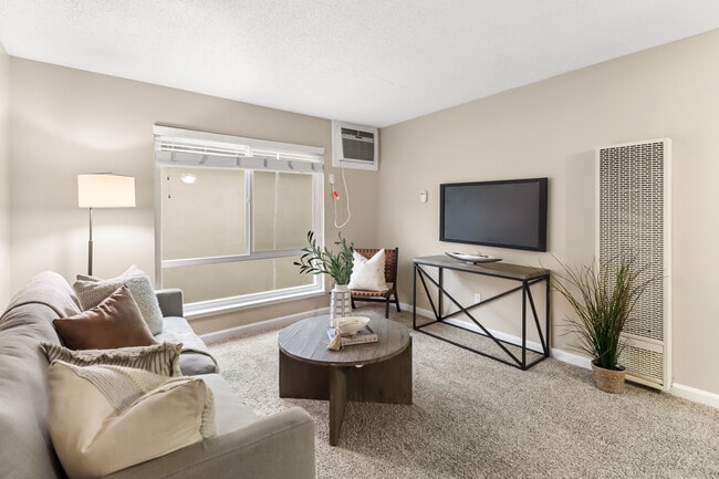 Sala de estar modelo - River's Edge Apartments