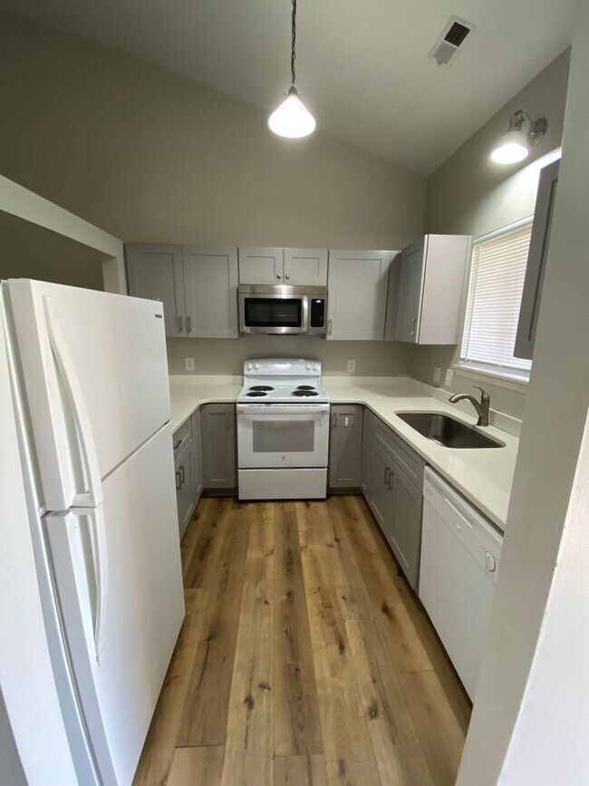 Building Photo - 5208w