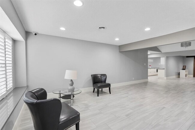 Building Photo - 7727 Barberton Dr